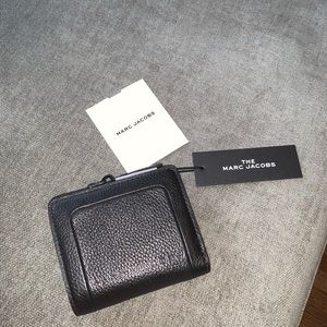 Marc Jacobs ✨ Black Box Textured Mini Compact Wallet